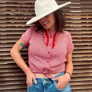 🤠

Vintage 70s Country Milkmaid Gingham Checkered Button Down Blouse